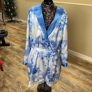 Jones New York Two Piece Chemise and Robe Set